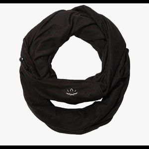 Beyond Yoga infinity scarf with pocket